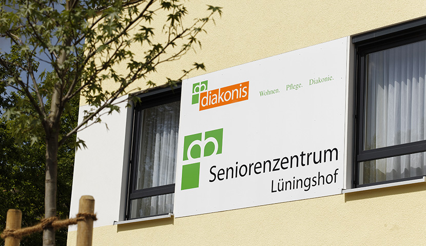 Fassade Lüningshof mit Hinweisschild „Lüningshof“